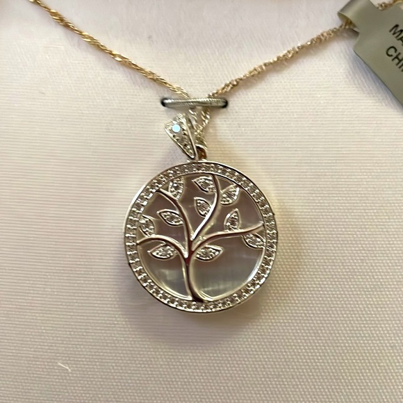 Family Tree Necklace (never worn) - Picture 1 of 2